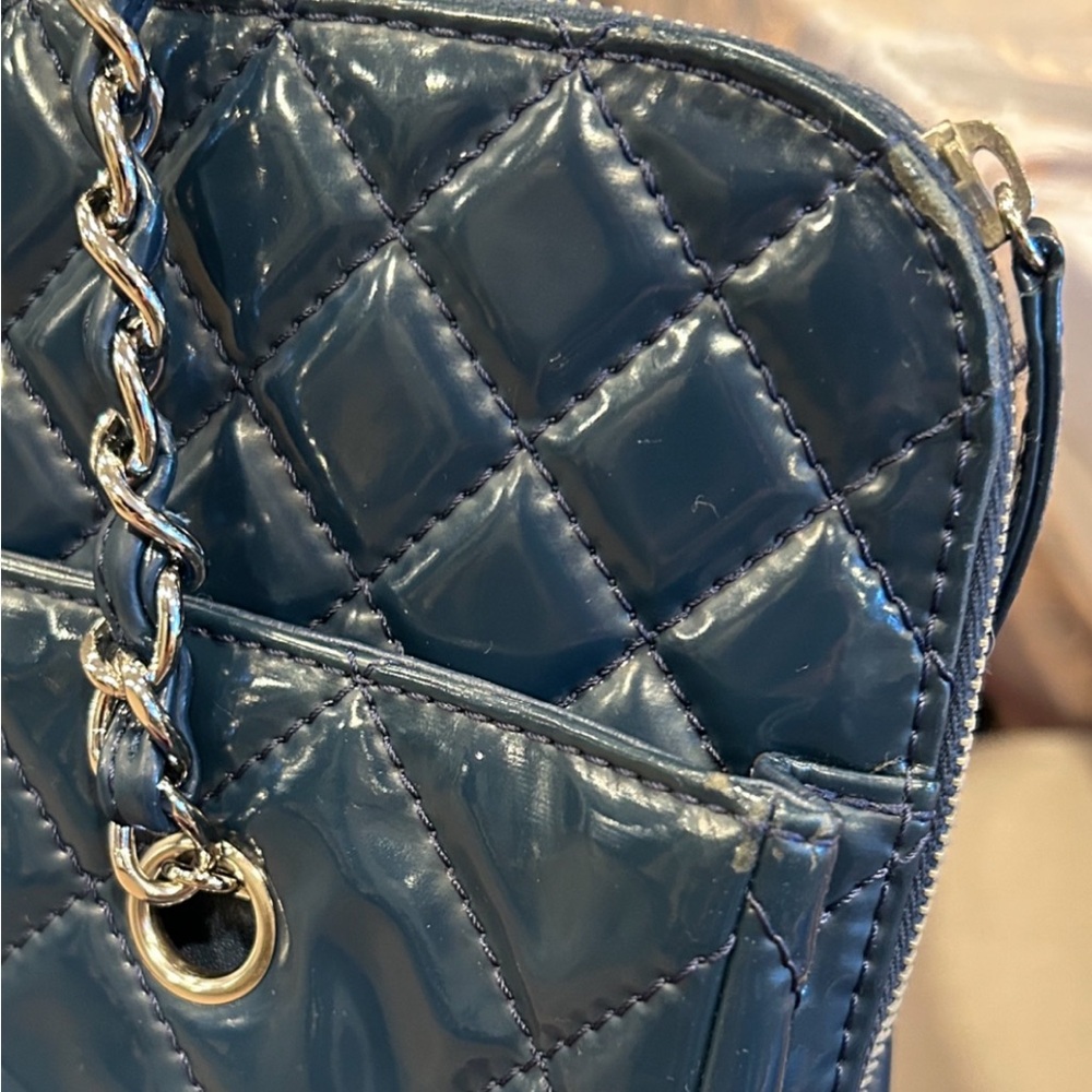 Authentic CHANEL patent quilted shoulder bag - Picture 6 of 14